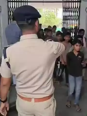 पिछोर: कदम जन विकास संस्था और शिवपुरी पुलिस द्वारा 18 दिवसीय सृजन यूथ कनेक्ट प्रशिक्षण आयोजित