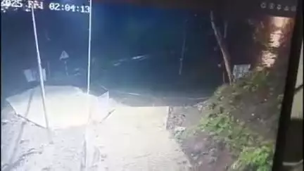 माहूर: माहूरच्या 40 फूट घाटातून एक कार थेट दरीत कोसळली, कार मधील सहा युवक भाविक जखमी