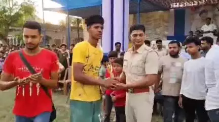 জলঙ্গি: সাগরপাড়া থানার উদ্যোগে সাহেবনগরে  ‘সম্প্রীতি কাপ ফুটবল টুর্নামেন্টের শুভ সূচনা করলেন SDPO শুভম বাজাজ