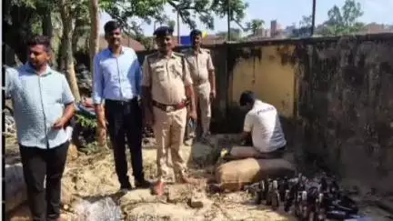 मेजरगंज: मेजरगंज थाना परिसर में 528 लीटर शराब की गई नष्ट