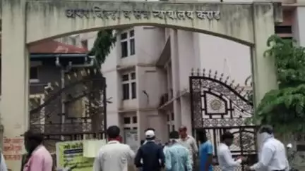 कराड: ग्रामसेवकास शिवीगाळ आणि धक्काबुक्की केल्याप्रकरणी एकास सश्रम कारावास;
कराड विशेष न्यायालयाचा महत्वपूर्ण निकाल