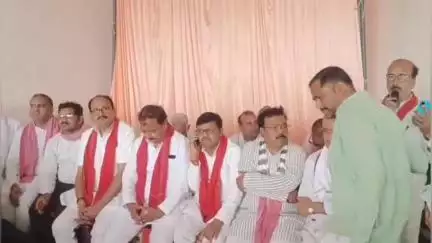 चकरनगर: पारपट्टी क्षेत्र हनुमन्तपुरा में सपा की समीक्षा बैठक संपन्न, विधायक/सांसद ने बूथ और सेक्टर प्रभारियों से की चर्चा