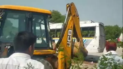 बदलापुर: शंभूगंज में हुए सड़क हादसे में बदलापुर की महिला समेत दो लोगों की मौत, आठ लोग घायल