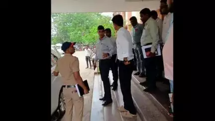 महागाव: जिल्हाधिकारी विकास मीना यांनी महागाव पंचायत समितीला दिली धावती भेट, विविध समस्या घेतल्या जाणून