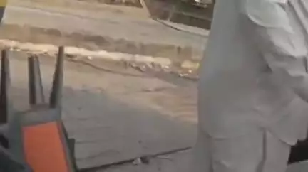 वरला: सेंधवा चेक पोस्ट पर अवैध वसूली: ट्रक ड्राइवर से पैसे लेते 2 आरक्षक कैमरे में कैद, परिवहन आयुक्त ने किया सस्पेंड