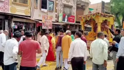 सुवासरा: सुवासरा में शांतिकुंज हरिद्वार से निकली कलश रथ यात्रा, मां गायत्री शक्तिपीठ ने किया जगह-जगह स्वागत