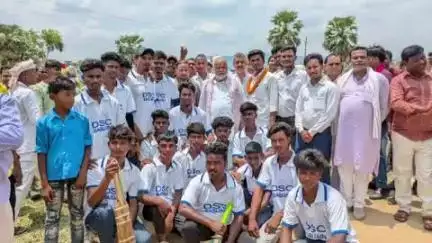 राजगीर: दुहई-सुहई में दे दनादन क्रिकेट टूर्नामेंट का ग्रामीण विकास मंत्री श्रवण कुमार ने किया उद्घाटन
