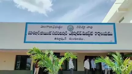 తిమ్మాపూర్ ఎల్ఎండీ కాలనీ: అక్రమంగా మట్టిని తరలిస్తున్న టిప్పర్లను పట్టుకున్న రెవెన్యూ, మైనింగ్ అధికారులు..