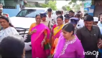 41 వ డివిజన్ లో 30 లక్షల రూపాయలతో సిసి రోడ్డు డ్రైనేజీ నిర్మాణ పనులకు శంకుస్థాపన చేసిన మంత్రి కొండ సురేఖ
