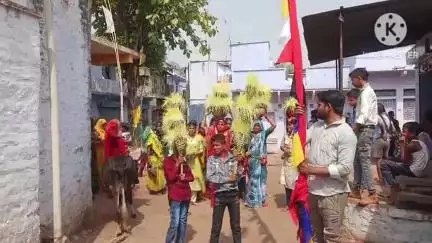 पिछोर: ग्राम रूपेपुर में भक्तों ने माता के मंदिर में परंपरागत रूप से जवारे अर्पित किए, विसर्जन हुआ