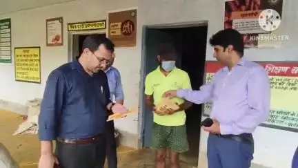 खरसावां: उपायुक्त नीतीश कुमार सिंह ने ज़िले के पदाधिकारियों के साथ खरसावां क्षेत्र का किया निरीक्षण, मचा हड़कंप