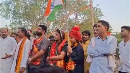 पीपलदा: अयाना कस्बे में ऑपरेशन सिंदूर की सफलता पर सैनिकों के सम्मान में भाजपा ने निकाली तिरंगा यात्रा