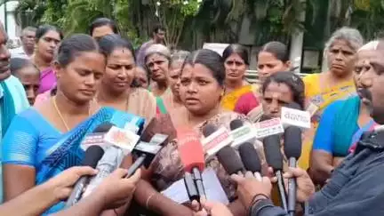 கோவை தெற்கு: பொதுமக்களை மிரட்டிய காவலர்  ஆட்சியர் அலுவலகத்தில் செட்டிபாளையம் கிராம மக்கள் புகார் மனு
