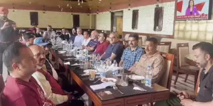 डलहौज़ी: डलहौजी में पर्यटन को बढ़ावा देने के लिए होटल एसोसिएशन और व्यापार मंडल की बैठक आयोजित की गई