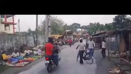 মাদারিহাট: বৃহস্পতিবার শিশুবাড়িতে চাকু দিয়ে কিশোরীকে আহত করে পলাতক যুবক শুক্রবারও ধরা পড়ল না
