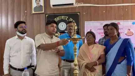 जयनगर: प्रखंड मुख्यालय सभागार में माहवारी स्वच्छता प्रबंधन के तहत 'चुप्पी तोड़ो, स्वस्थ रहो' अभियान की हुई शुरुआत