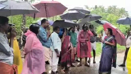 കൊടുങ്ങല്ലൂർ: കൊടുങ്ങല്ലൂരിലെ മേത്തല പടന്നയിൽ അമിതഭാരം കയറ്റിവന്ന മണൽലോറി നാട്ടുകാർ തടഞ്ഞു #localissue
