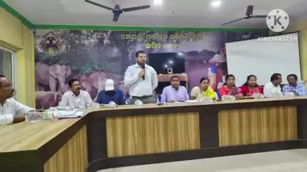 ରାସଗୋବିନ୍ଦପୁର: ଚିତ୍ରଡାସ୍ଥିତ ମୋରଡା ବ୍ଲକଅଫିସ ସଭାଗୃହରେ ଆୟୋଜିତ ସ୍ୱତନ୍ତ୍ର ବୈଠକରେ ବିଡ଼ିଓ ଓ ତହସିଲଦାରଙ୍କ ସମେତ ଅଧିକାରୀ ଓ ଜନପ୍ରତିନିଧିଙ୍କ ଯୋଗଦାନ