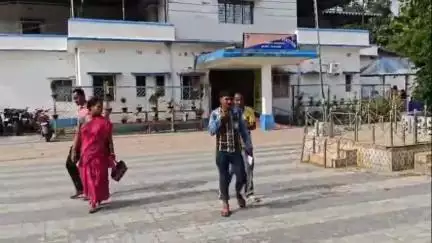 ময়নাগুড়ি: এক ফার্নিচার দোকানের মালিকের বিরুদ্ধে প্রতারণা ও ক্রেতাকে  বাটাম দিয়ে মারধরের অভিযোগ , ময়নাগুড়ি থানায় অভিযোগ দায়ের