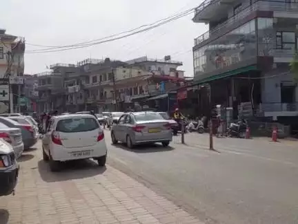 निहरी: आबकारी विभाग की फ्लाइंग स्क्वाड टीम ने निहरी क्षेत्र में छापामारी कर अवैध शराब बेचने वालों पर कसा शिकंजा