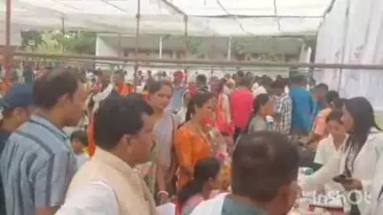 बकावंड: बेड़ा उमरगांव में आयोजित समाधान शिविर में सांसद हुए शामिल, विभिन्न योजनाओं के लाभार्थियों को प्रमाण पत्र प्रदान किए