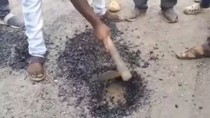 साक्री: दहिवेल-हनुमंतपाडा मार्गावरील निकृष्ट दर्जाच्या रस्त्याच्या कामाची चौकशी करण्यात यावी नागरिकांची मागणी #Jansamasya