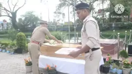 বিষ্ণুপুর ১: ডায়মন্ড হারবার পুলিশ জেলার হেডকোয়ার্টারে গান স্যালুটের মাধ্যমে চির বিদায় জানানো হয়  সুভাষ চন্দ্র রায়কে