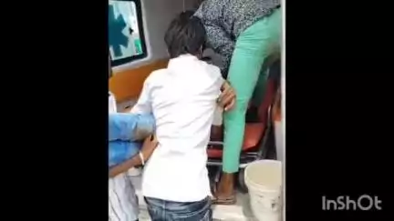 आलोट: राम सिंह दरबार रोड पर अनियंत्रित कार झोपड़ी में घुसी, घायल कार सवार रतलाम रेफर