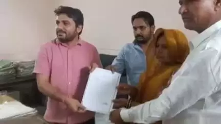 कोटपूतली नगर परिषद के वार्ड-17 में उपचुनाव हुए संपन्न, एसडीएम ने दिलवाई नवनियुक्त पार्षद को शपथ