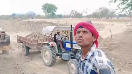 गौरिहार: घटरा में स्वीकृत खेत तालाब की जेसीबी से खुदाई, जनपद पंचायत CEO बोलीं- जांच के बाद होगी कार्यवाही