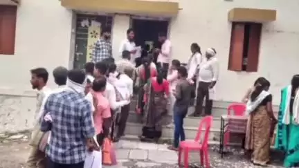 नांदगाव खंडेश्वर: नांदगाव खंडेश्वर येथे बांधकाम कामगार बांधवांना साहित्य वाटप,भाजपा अध्यक्ष निकेत ठाकरे यांच्या उपस्थित