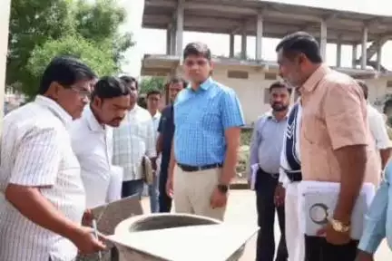 లింగంపేట్: లింగంపేట మండలంలో శానిటేషన్ పనులను పరిశీలించిన : జిల్లా కలెక్టర్ ఆశిష్ సంగ్వాన్