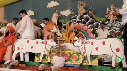 जौरा: जौरा शहर के छड़ेह गांव में श्रीमद् भागवत कथा में शामिल होने पहुंचे कृषि मंत्री ऐदल सिंह कंसाना