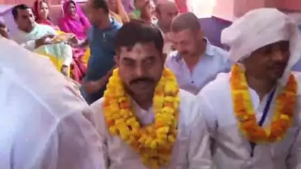 सहार: अंधारी में विधान पार्षद जीवन कुमार ने निशुल्क डिजिटल लाइब्रेरी का उद्घाटन किया, कहा- गरीबों के लिए शिक्षा ही पूंजी है