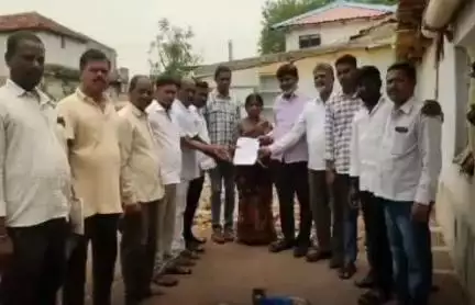 భిక్కనూర్: బస్వాపూర్ గ్రామంలో ఇందిరమ్మ ఇండ్ల నిర్మాణానికి ముగ్గు పోసిన : భిక్కనూరు మండల ప్రత్యేక అధికారి శ్రీనివాస్