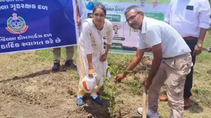 નડિયાદ: ખેડા જીલ્લા હોમગાર્ડઝ તથાગુજરાત પોલ્યુશન કંટ્રોલબોર્ડના સંયુક્ત ઉપક્રમે નડિયાદ નાં મંગળપુર વૃક્ષારોપણ કાર્યક્રમ યોજાયો.