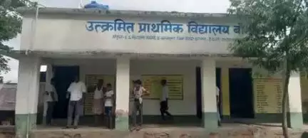 मारगोमुंडा: बोग़य्या विद्यालय में गुरुवार की रात अज्ञात चोरों ने हजारों के सामान चुराए।