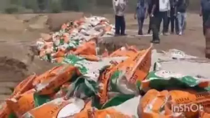 अरैन: कृषि मंत्री डॉ. किरोड़ी लाल मीणा ने नकली खाद बनाने वाले माफियाओं के खिलाफ कार्रवाई के लिए चोसला स्थित फैक्ट्री पहुंचे