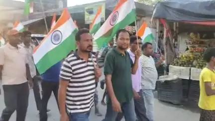 গোয়ালপোখর ১: গোয়ালপোখর থানার ধরমপুর এলাকায় তিরঙ্গা যাত্রা বের করলো বিজেপি