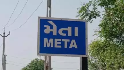 વડગામ: મેતાથી કાણોદર જવાના મુખ્ય માર્ગ ના વળાંકોમાં પ્રોટેક્શન વોલ્ટની કામગીરી શરૂ કરાતા વાહન ચાલકોમાં ખુશી
