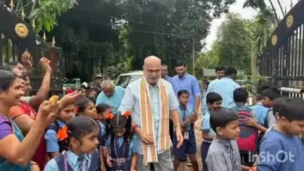 ಯಲ್ಲಾಪುರ: ಪಟ್ಟಣದ ಶಾಸಕರ ಮಾದರಿ ಹಿರಿಯ ಪ್ರಾಥಮಿಕ ಶಾಲೆಯಲ್ಲಿ ಶಾಲಾ ಪ್ರಾರಂಭೋತ್ಸವಕ್ಕೆ ಶಾಸಕ ಹೆಬ್ಬಾರ್ ಚಾಲನೆ