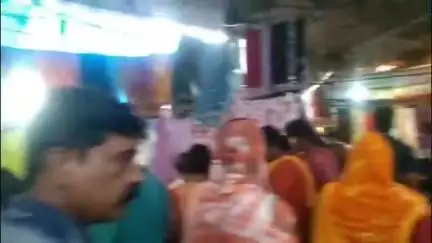 চাকদা: বৃষ্টি বিভ্রাটে  চাকদা সিংহের হাটে ভিড় থাকলেও জমলনা জামাই ষষ্ঠীর বাজার, হতাশ হাটের ব্যবসায়ীরা