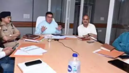 जोशियाड़ा: जिलाधिकारी डॉ. मेहरबान सिंह बिष्ट ने मानसून सीजन से निपटने के लिए अधिकारियों को दिए निर्देश