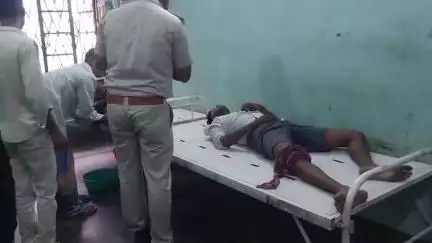 রানিনগর ২: গোধোনপাড়া বাজার সংলগ্ন এলাকায় টোটো ও মোটরসাইকেল মুখোমুখি সংঘর্ষে   আহত দুই চালক