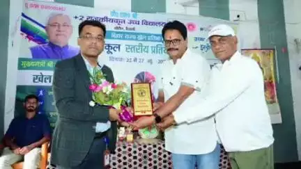 गोरौल: पीएम श्री उच्च विद्यालय गोरौल में मशाल 2024 खेल कूद प्रतियोगिता में सफल प्रतिभागियों को प्रशस्ति पत्र वितरित