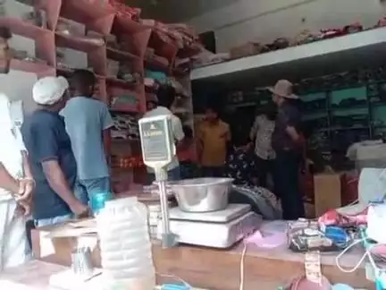 धरियावद: धरियावद में उपखण्ड अधिकारी व नगरपालिका की संयुक्त कार्रवाई, पॉलीथिन की थैलियां की गईं जब्त