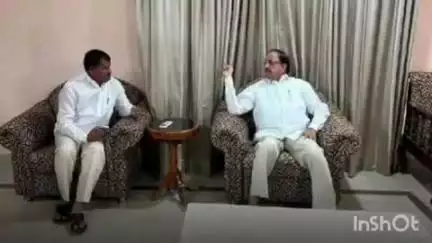అశ్వారావుపేట: గండుగులపల్లిలో మంత్రి తుమ్మల నాగేశ్వరరావు కలిసి పలు సమస్యలను విన్నవించిన ఎమ్మెల్యే జారే ఆదినారాయణ