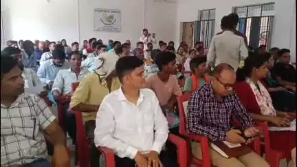 उचकागांव: उचकागांव में किसानों को उन्नत खेती की दी गई जानकारी, कई अधिकारी रहे मौजूद