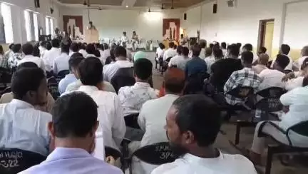 ফরাক্কা: ফারাক্কার নুরুল হাসান কলেজ অডিটোরিয়ামে ঈদ উপলক্ষে শান্তি বৈঠক, উপস্থিত ছিলেন প্রশাসনিক ও রাজনৈতিক ব্যক্তিত্বরা