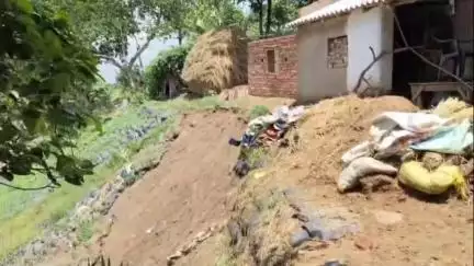ভরতপুর ১: বর্ষার আগে ফের ভাঙতে শুরু করেছে ইব্রাহিমপুরের কুয়ে নদীর পাড়, আতঙ্কিত এলাকার বাসিন্দারা  #jansamasya